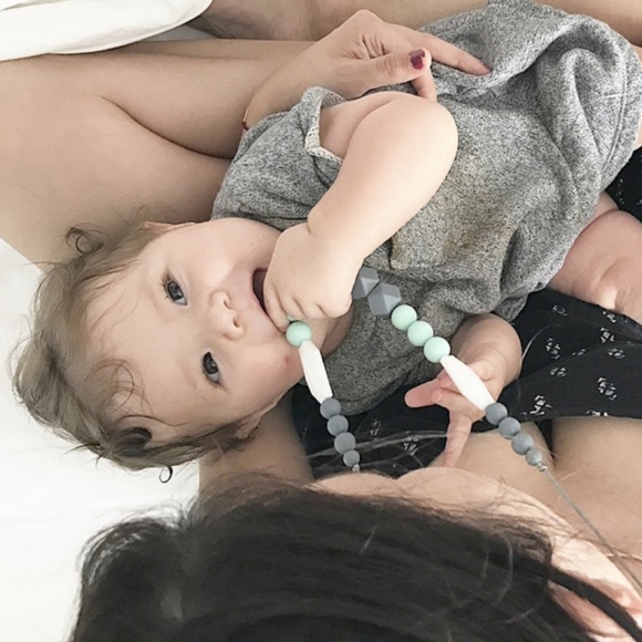 Teether Necklace for Moms & Babies - Picture 5 of 9